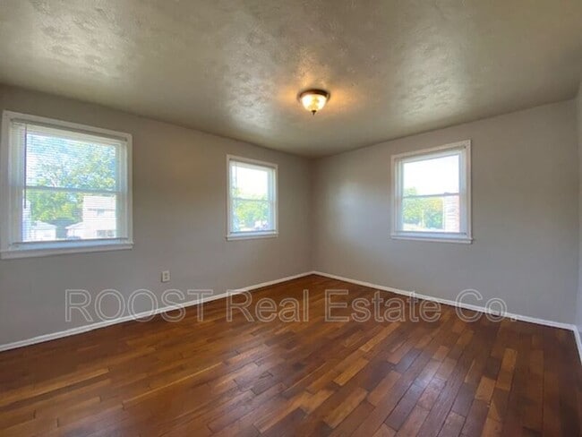 Building Photo - 875 E McCreight Ave