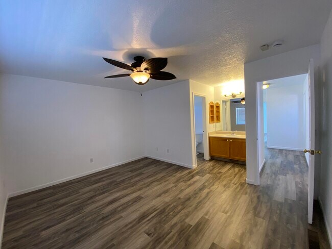 Building Photo - 1412 Stone Canyon Rd NE