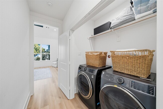 Building Photo - 1307 E 27th St