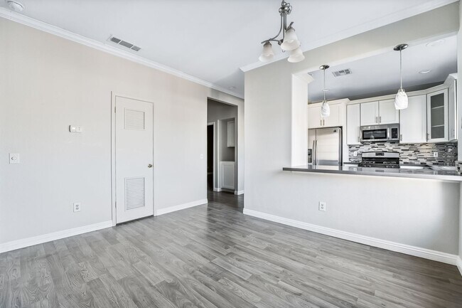 Building Photo - 1851 Hillpointe Rd