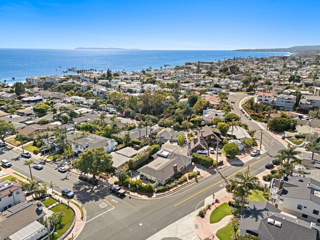 Building Photo - 806 S Ola Vista