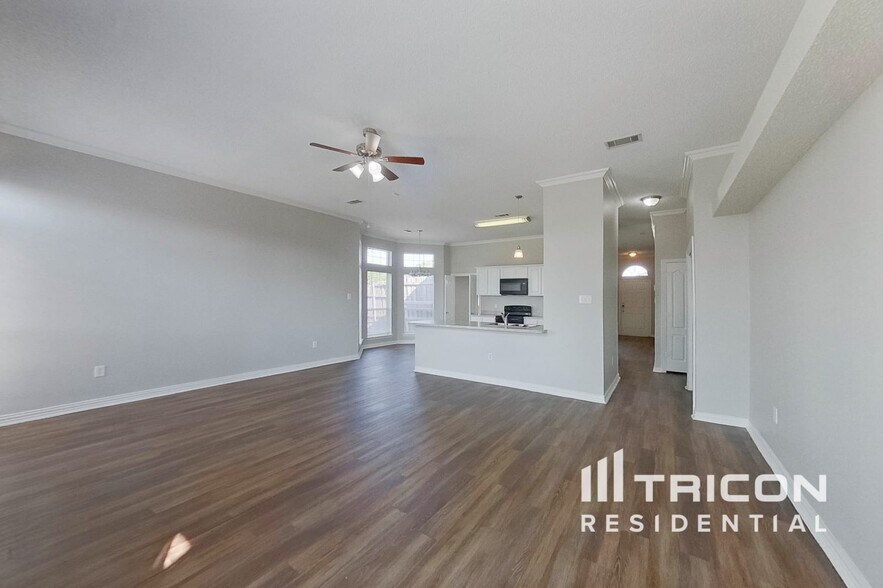 Building Photo - 1362 Meadow Creek Dr