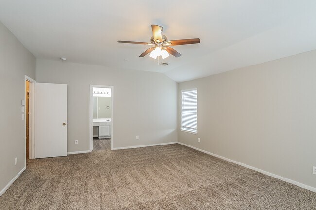 Building Photo - 16318 Autumn Leigh Dr