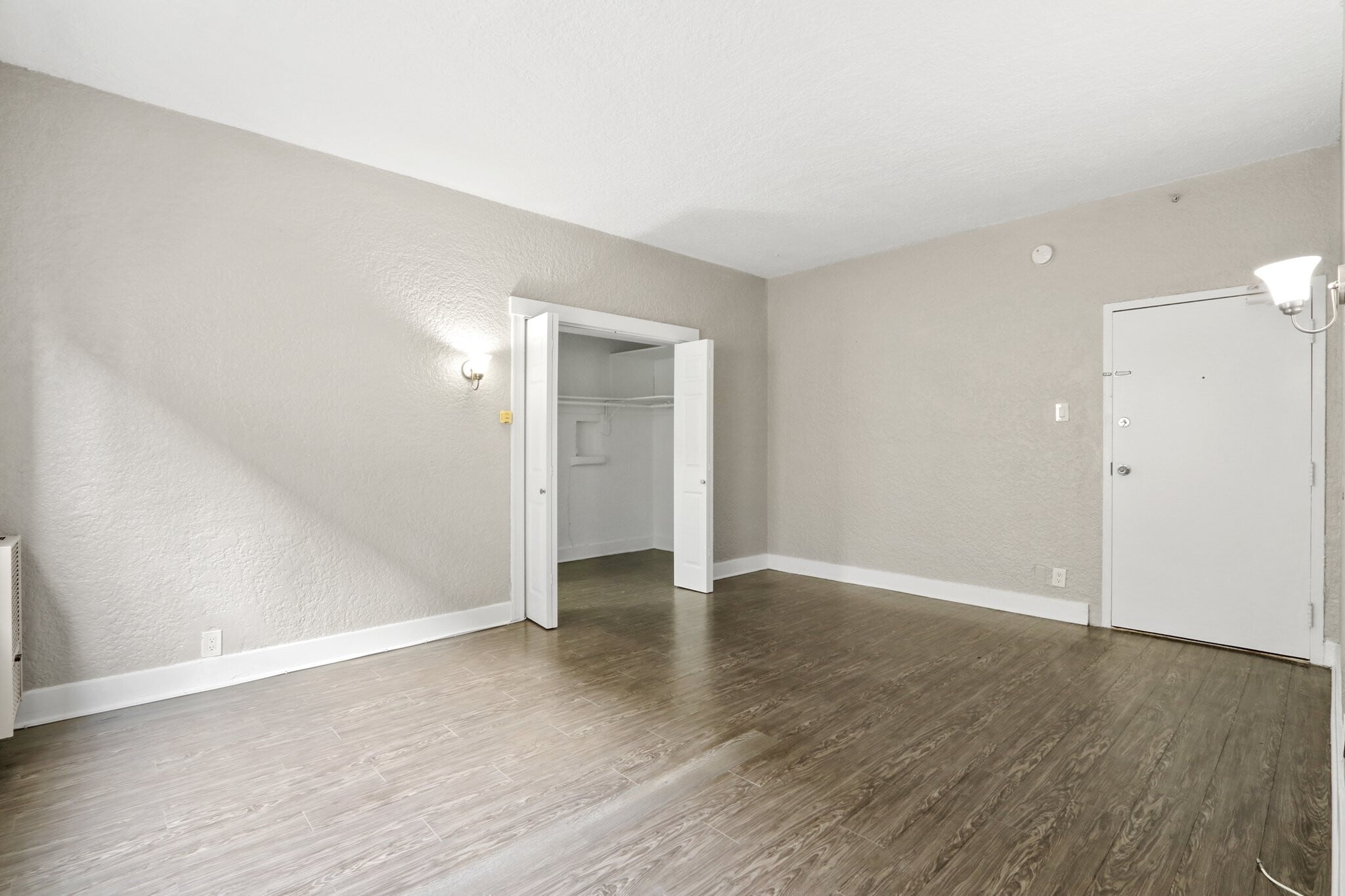 Building Photo - 3621 S Pacific Ave