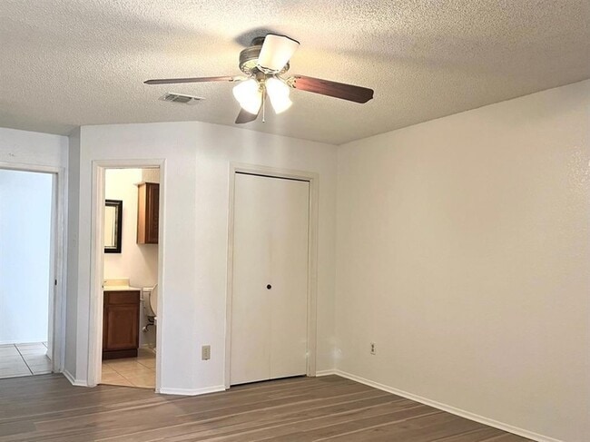 Building Photo - 8905 Curlew Dr