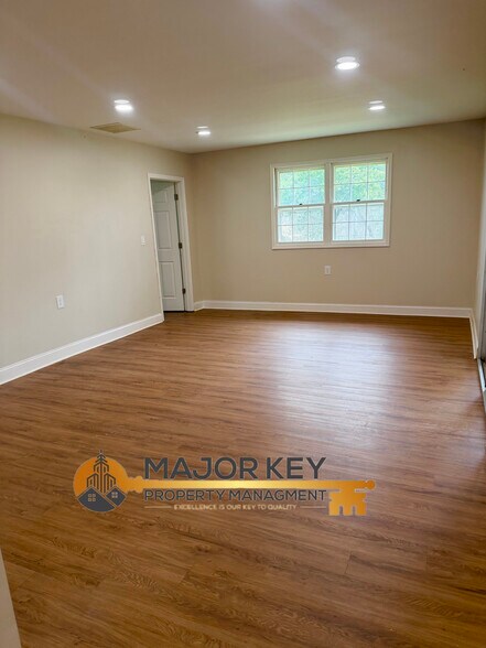 Building Photo - 4178 Suzanne Ln