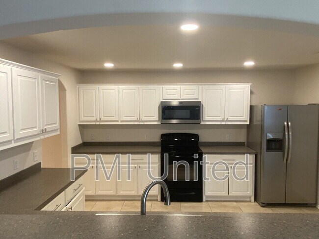 Building Photo - 3805 Oceanview Dr