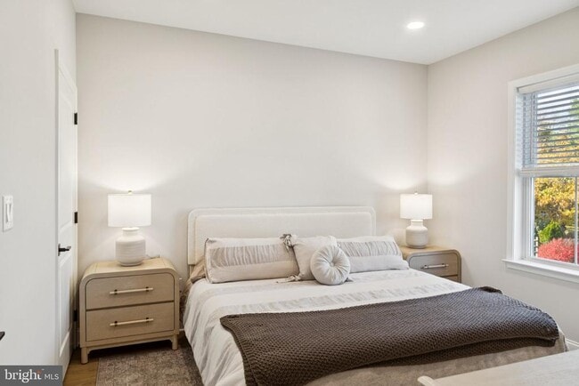 Building Photo - 40 Evergreen Ln