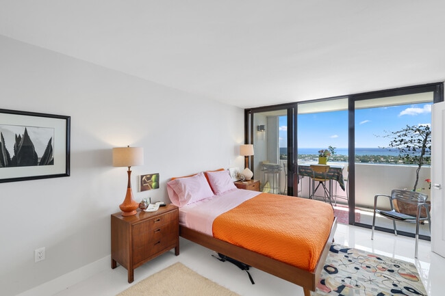 Building Photo - 5600 N Flagler Dr