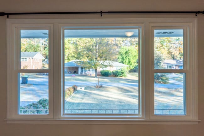 Building Photo - 4698 Garrett Dr SW