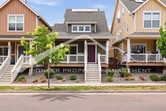 Building Photo - Charming Home with Central AC and Washer/Dryer