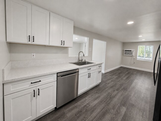 Building Photo - 10990 Twin Cities Rd