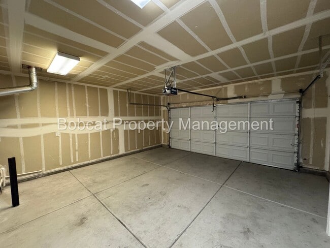 Building Photo - 3 Bedroom, 2 Bathroom Home Located in Dayton