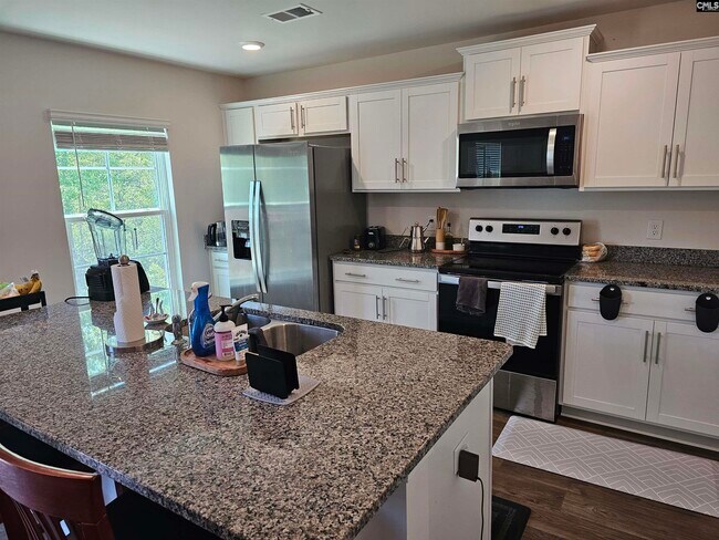 Building Photo - 152 Woodmere Dr