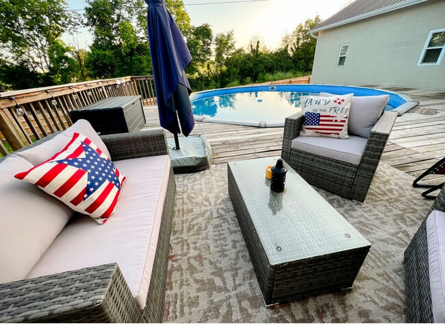 Building Photo - 1003 Ravenwood Dr