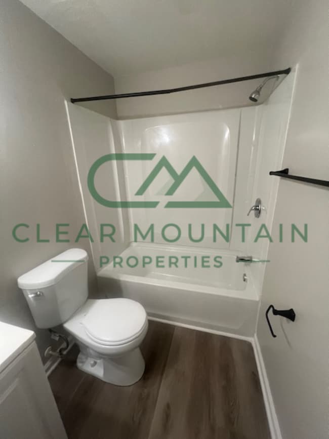 Building Photo - Modern Updates! 3 Bed/2 bath Single Family Home!