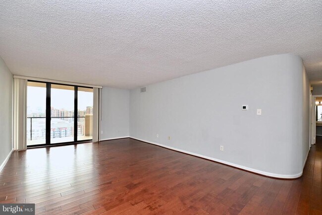 Building Photo - 1101 S Arlington Ridge Rd