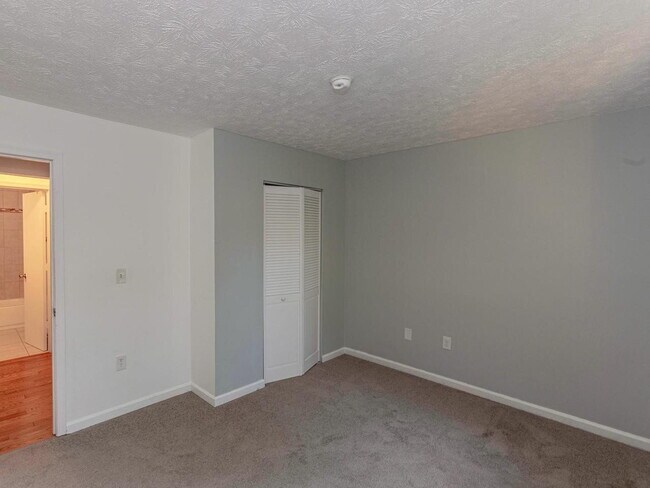 Building Photo - 3 BR, 2 BA Home with Garage and Fenced Yard
