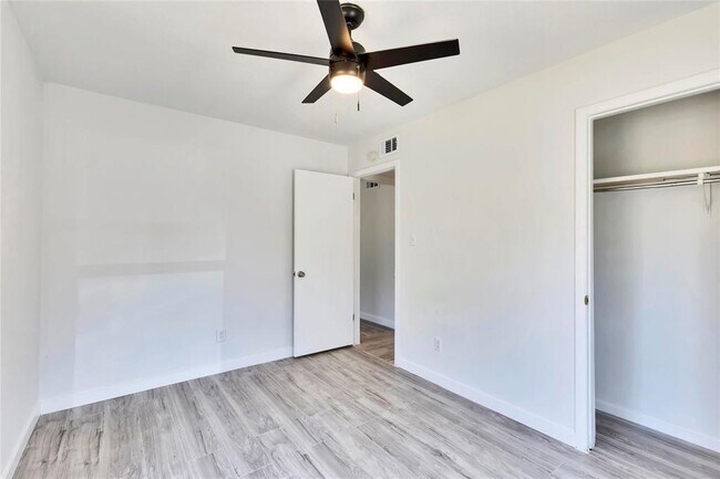 Building Photo - 3462 Willowrun Dr