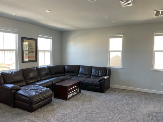 Building Photo - 8665 Mahonia Dr