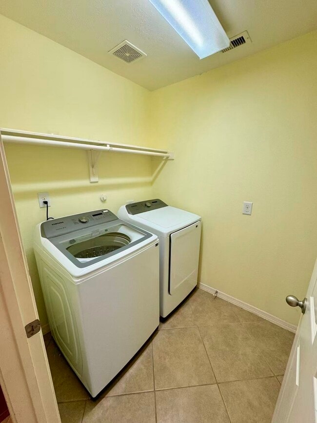 Building Photo - 6418 Black Bamboo Ln