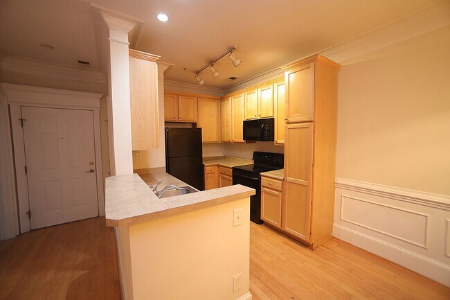 Building Photo - First Floor Condo in Atlantic Place