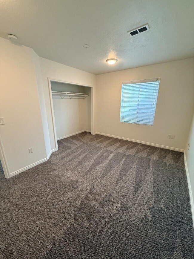 Building Photo - 8825 Jefferson Dr