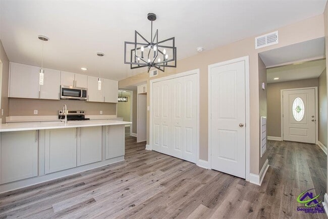 Building Photo - 401 Feagin Mill Rd