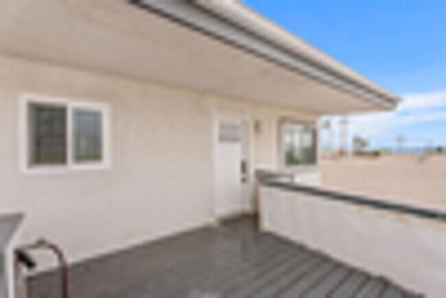 Building Photo - 303 S Ola Vista
