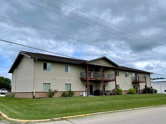 Building Photo - 106 N Silver St