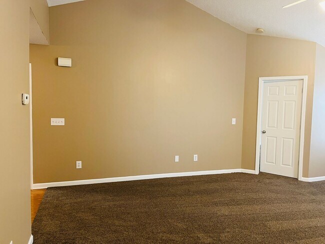 Building Photo - Welcome home! 3 Bedroom 2 Bath home in Sum...