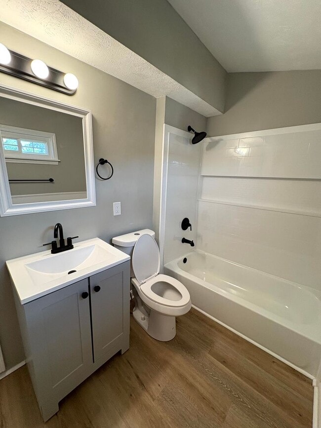 Building Photo - Cute 2 Bedroom / 1.5 Bath home in Penn Tra...