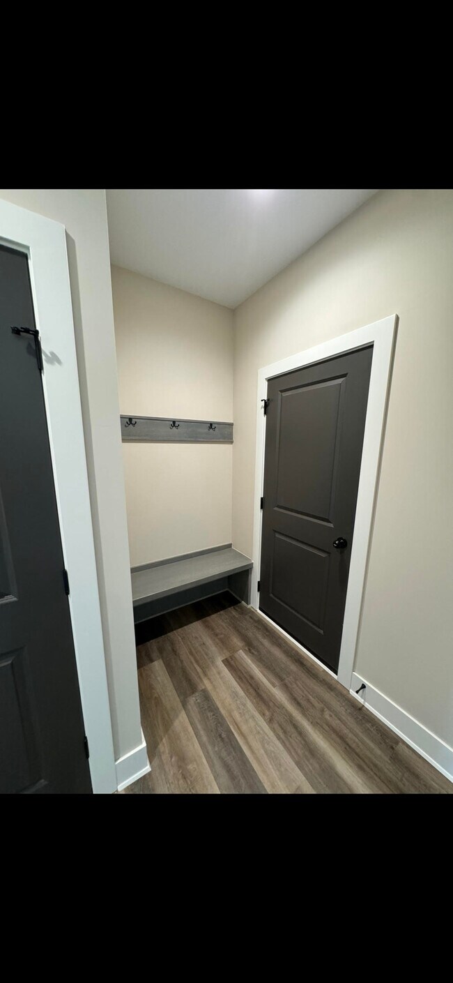 Building Photo - 792 Trails End Ct