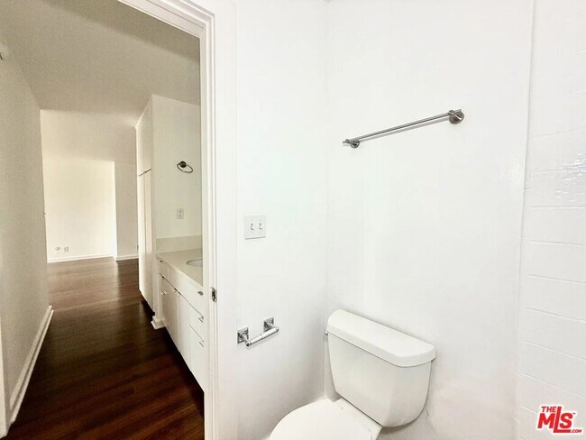 Building Photo - 5805 W 8th St