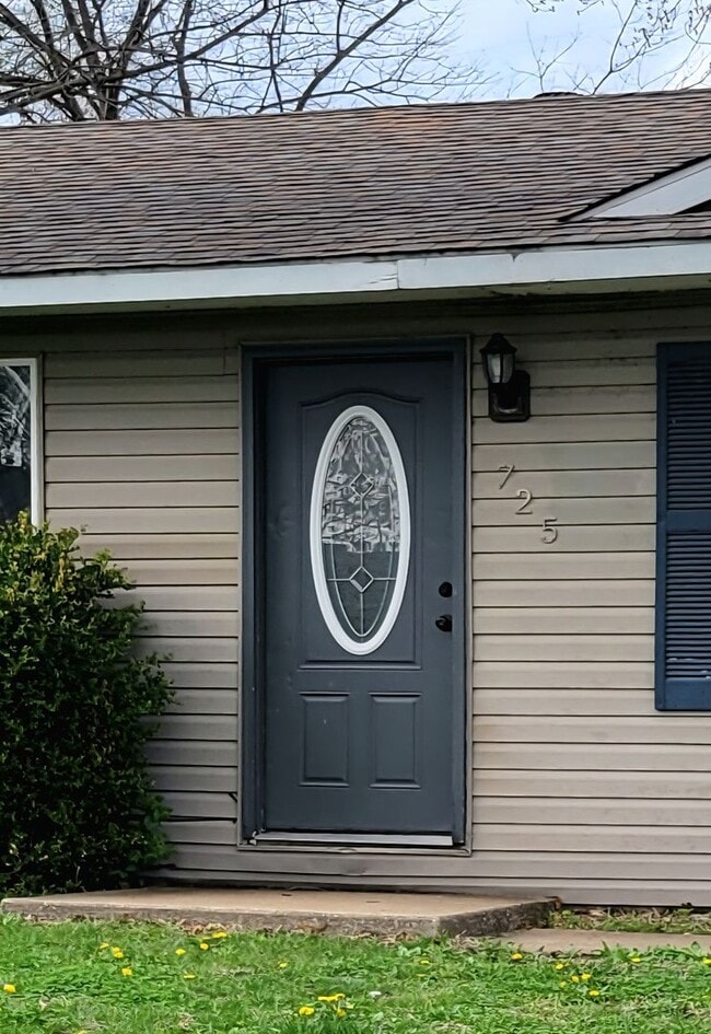 Building Photo - Renovated and Move In Ready...725 Ashland, Mitchell, IL 62040