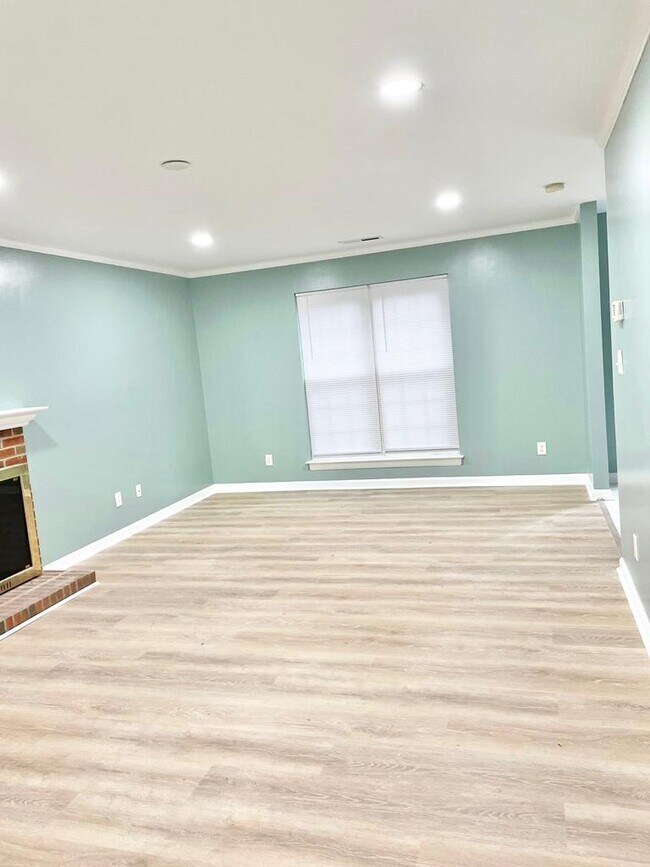 Building Photo - 10654 S Hall Dr