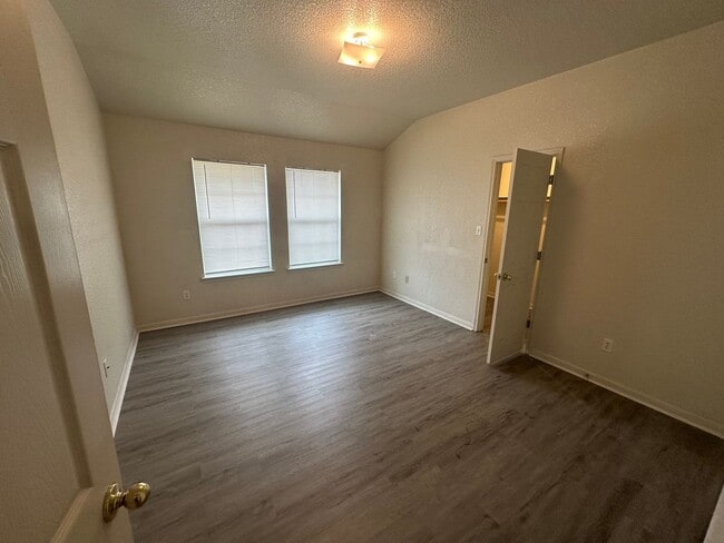 Building Photo - 2609 Vernice Loop