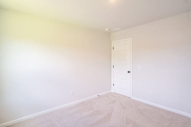 Building Photo - 142 Geranium Wy