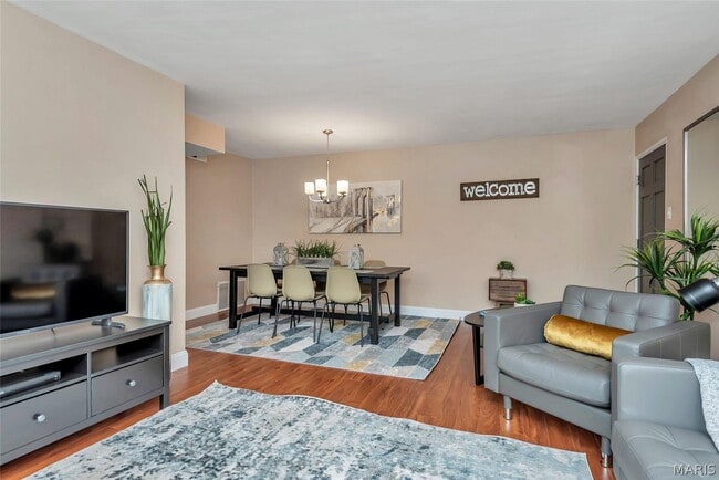 Building Photo - 7553 Buckingham Dr