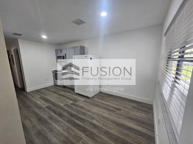 Building Photo - 1730 Acapulco Dr