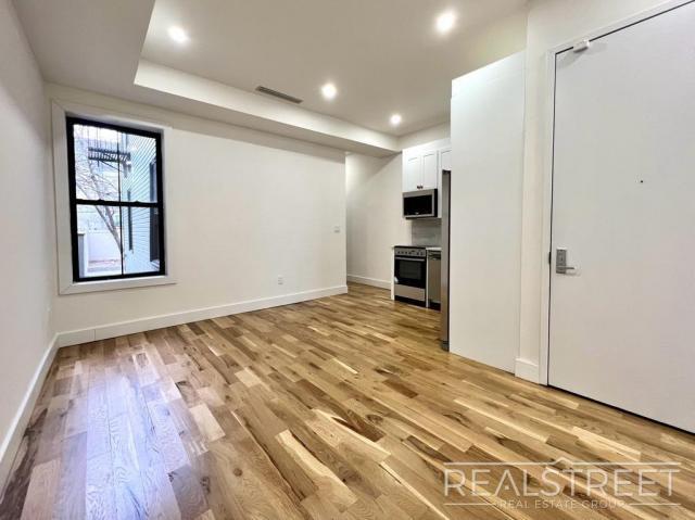 Building Photo - 3 bedroom in BROOKLYN NY 11213