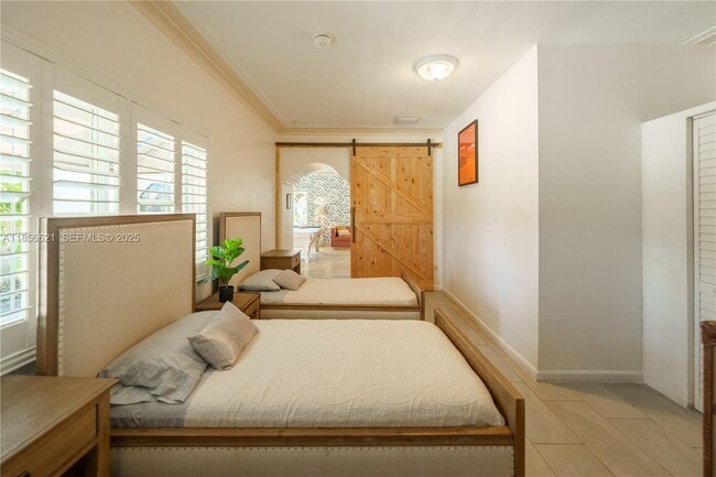 Building Photo - 701 Hollywood Blvd