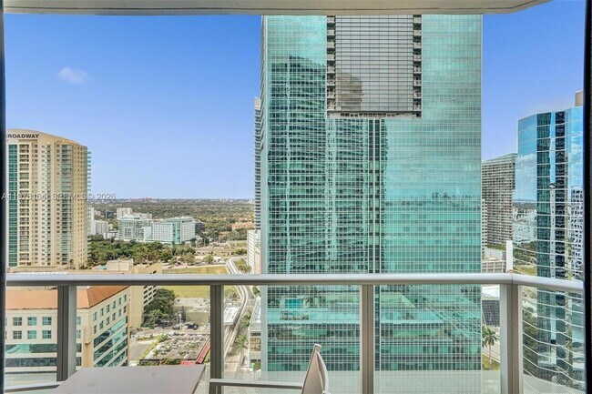 Building Photo - 1300 Brickell Bay Dr