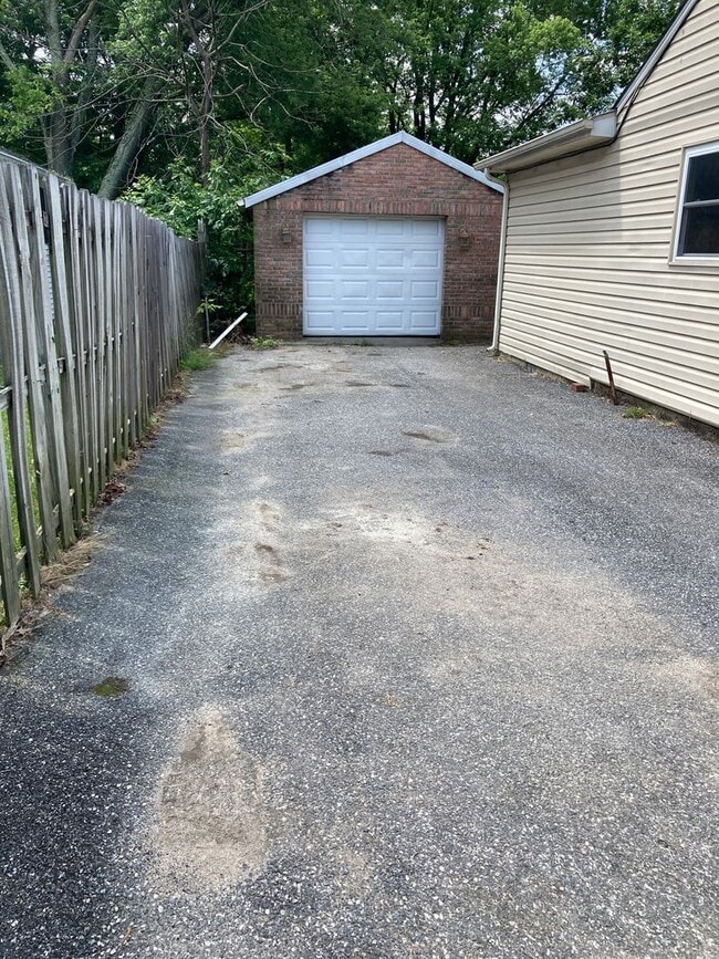 Building Photo - 3 bedroom, 2 bath single family home in Ab...