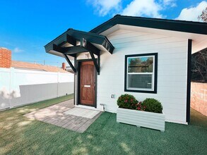 Building Photo - 2425 Sarbonne Dr