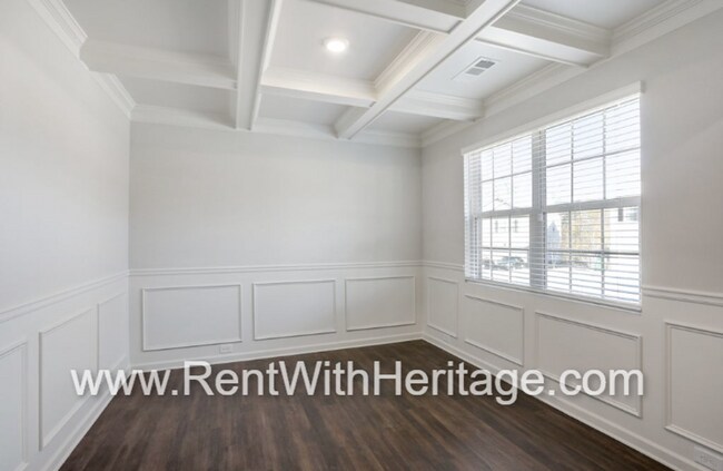 Building Photo - Custom DR Horton Home in Popular Overlook at Camp Creek/ Attention to Detail / Fantastic Location