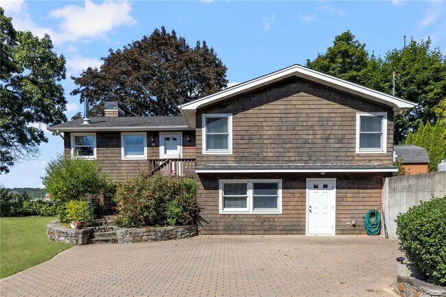 Building Photo - 14 Betty Hill Rd