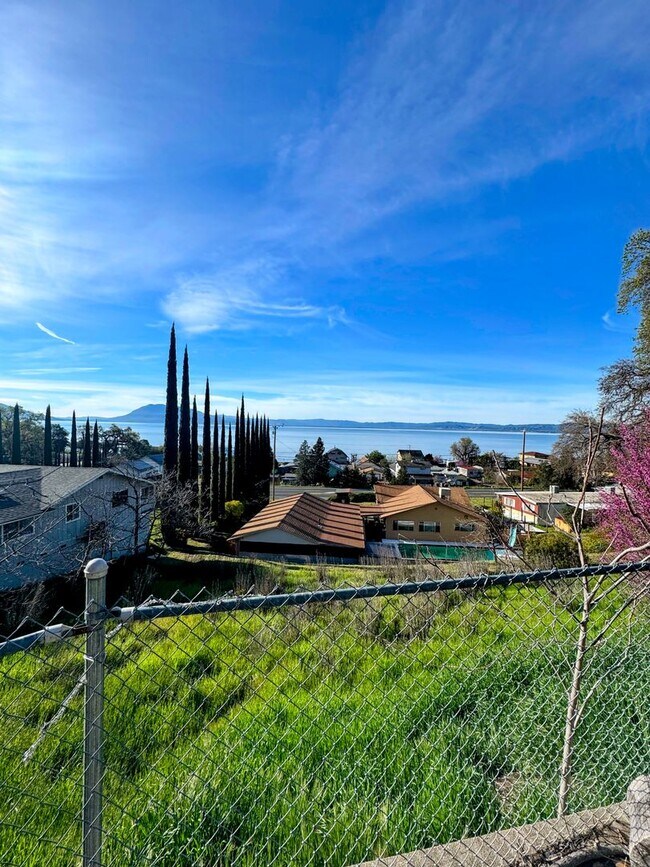 Building Photo - 3201 Springe St