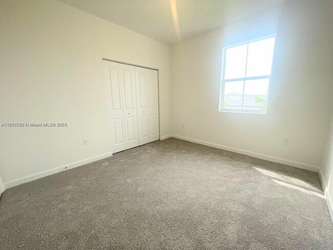 Building Photo - 2647 SE 8th Ct