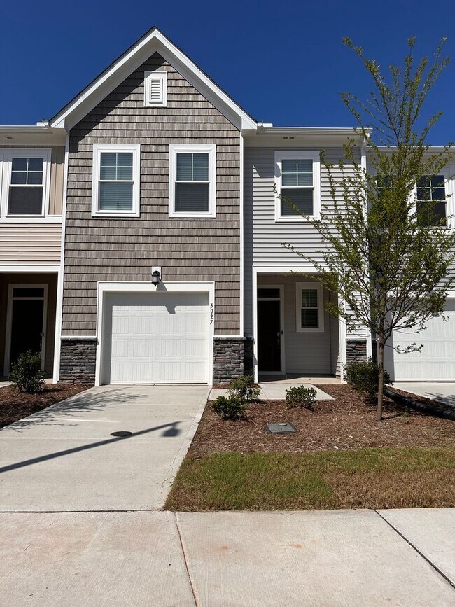 Building Photo - 3bd/2.5ba Townhome for rent @ Triple Crown in Durham
